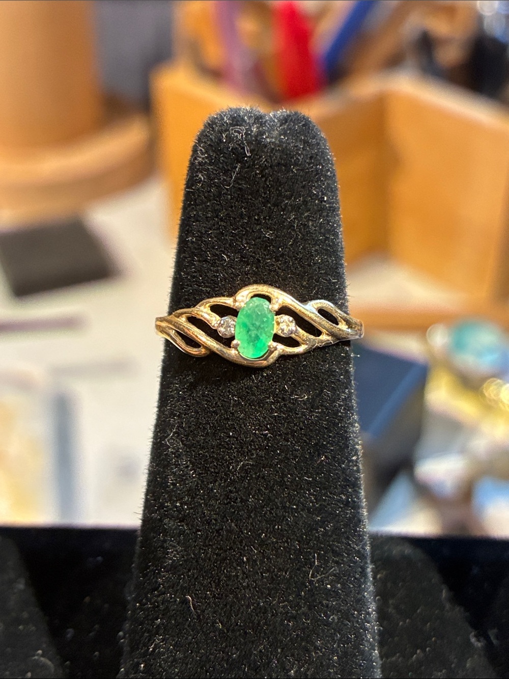 Sweet 10K Emerald Ring with 2 Small Diamonds.  Size 6.5.  1.22 Grams